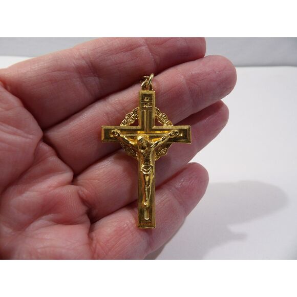 Irish shamrock St. Patrick rosary bracelet green glass beads, crucifix - Picture 6 of 12